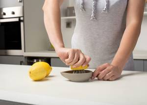 Αποχυμωτής χειρός πλαστικός Misty 13.5cm