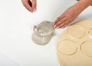 Φόρμα-πρέσα πλαστική για πιτάκια Misty 18cm