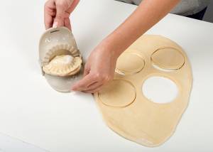 Φόρμα-πρέσα πλαστική για πιτάκια Misty 15cm