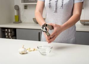 Πρέσα σκόρδου Misty 20.5cm