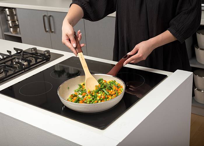 Κουτάλα ξύλινη Terrestrial με χερούλι σιλικόνης 30.5cm