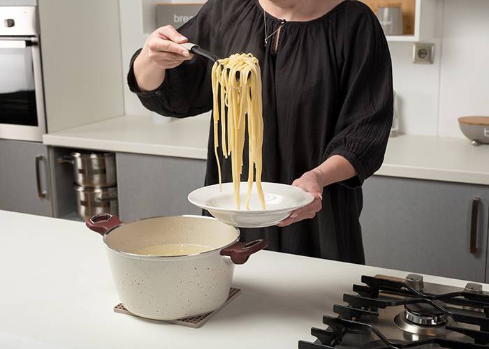 Κουτάλα ζυμαρικών Misty 34cm