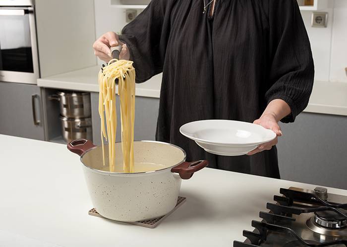 Κουτάλα ζυμαρικών Misty 34cm