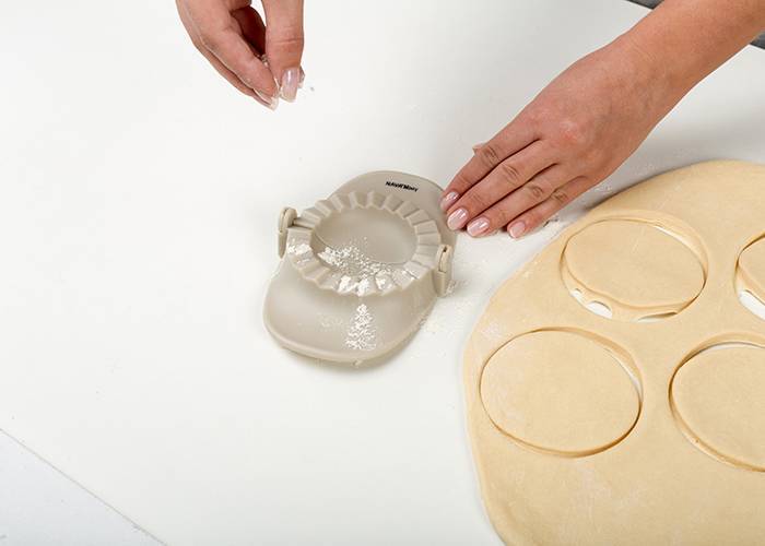 Φόρμα-πρέσα πλαστική για πιτάκια Misty 18cm