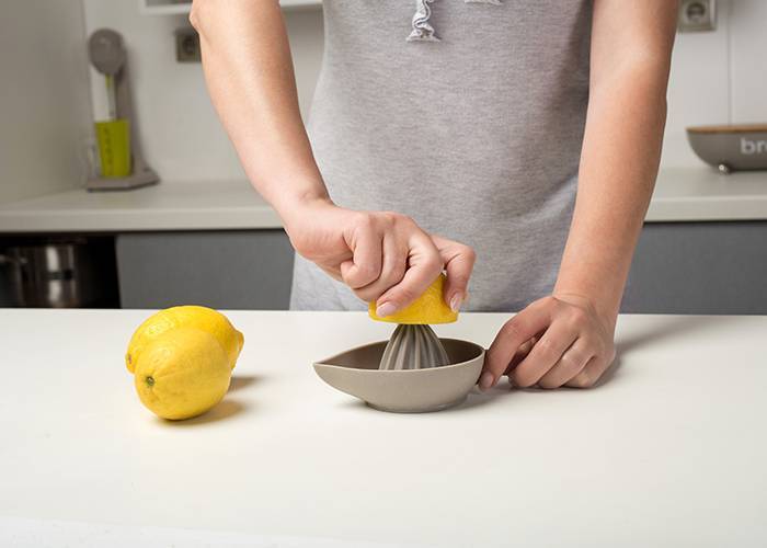 Αποχυμωτής χειρός πλαστικός Misty 13.5cm