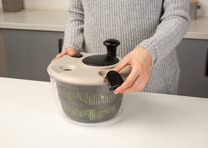 Στραγγιστήρι λαχανικών Misty με κλιπ ασφαλείας και περιστρεφόμενο δοχείο αποστράγγισης 24.5cm