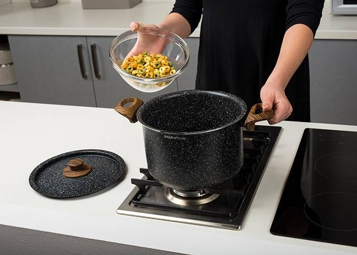 Κατσαρόλα με καπάκι-σουρωτήρι Nature και αντικολλητική επίστρωση stone 22cm