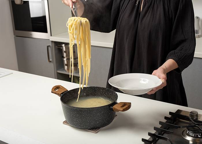 Ανοξείδωτη κουτάλα ζυμαρικών Acer 32.5cm